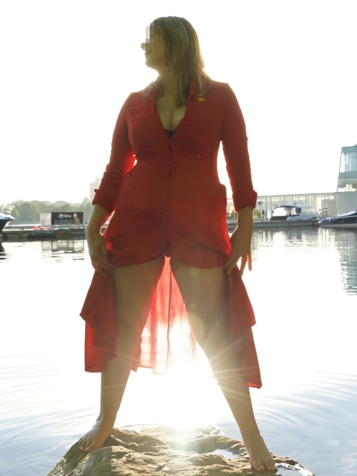 Летиция привлекальеная девушка из Судака цена от 10000 руб