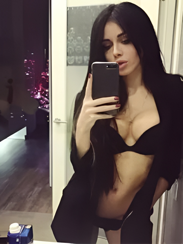 Нелли привлекальеная девушка из Судака цена от 5000 руб