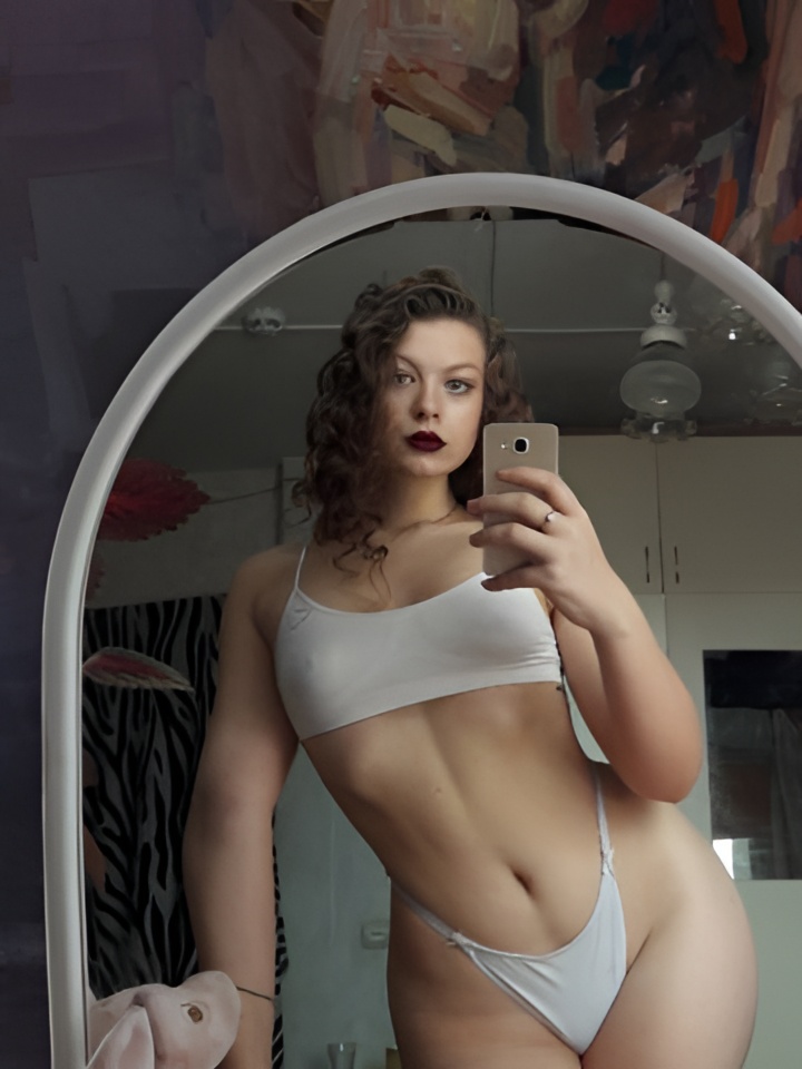 Снежана привлекальеная девушка из Судака цена от 5000 руб