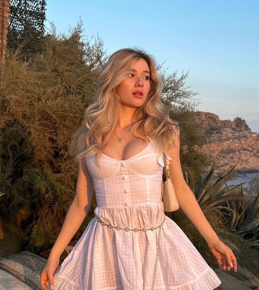 Настенька привлекальеная девушка из Судака цена от 3000 руб