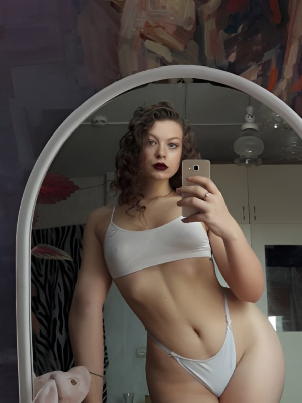 Снежана привлекательная девушка из Судака цена от 5000 руб