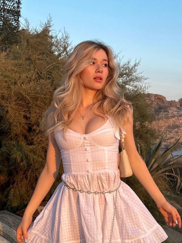 Настенька привлекательная девушка из Судака цена от 3000 руб